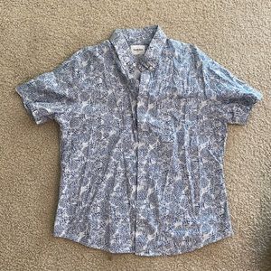 Men’s button down short sleeve